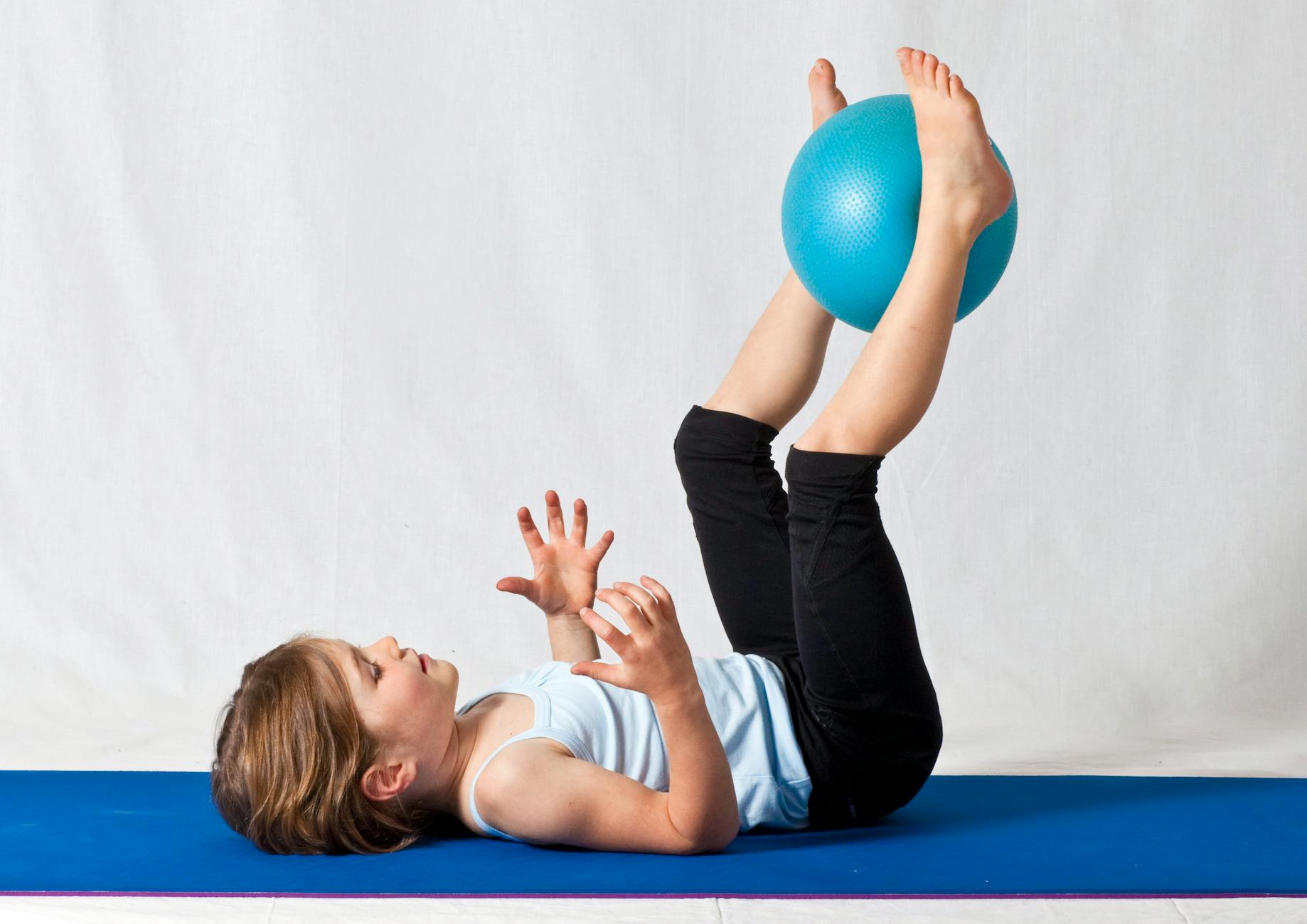 Pelota de yoga saltarina para niños con TDAH movimiento concentración